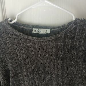 3/$15 Hollister Charcoal Ribbed Crew Neck Sweater Size Small